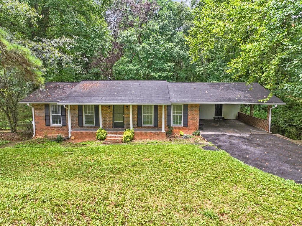 5 bed, 3.0 bath, 2741 sqft, $3,000 — Photo 2