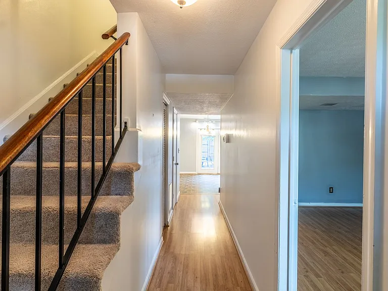 110 Woodlake Dr — Photo 5