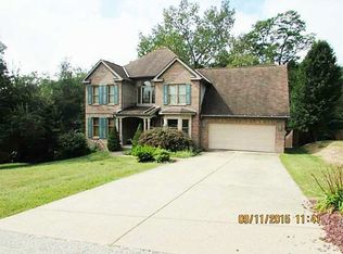 570 Cedar Glenn Dr, North Huntingdon, PA