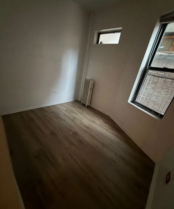 15 Lawrence St #4