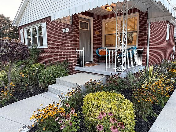 4th image of 118 Arlington Pl