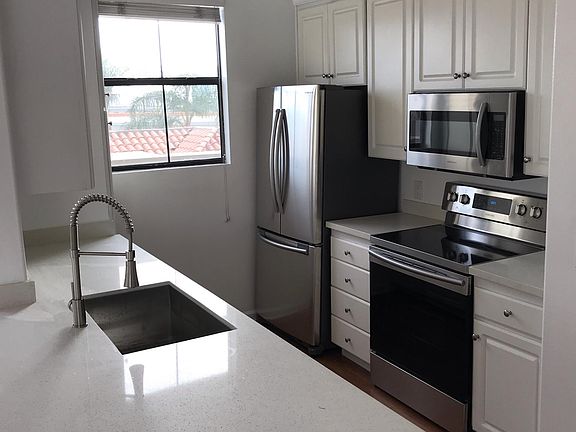 3rd image of 11670 San Vicente Blvd APT 308