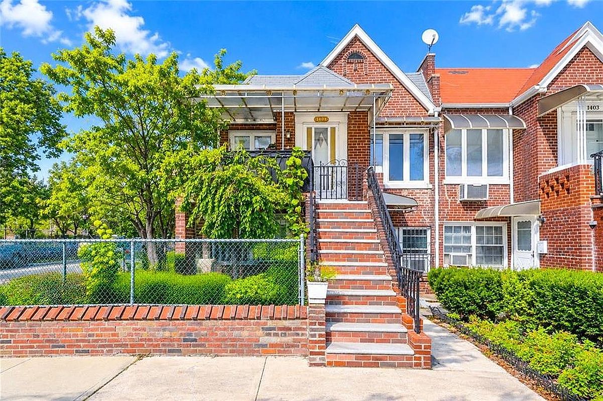 1401 Cropsey Ave — Dyker Beach Golf Course