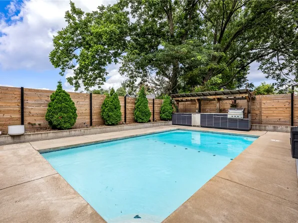 448 SW C St, Bentonville, AR 72712