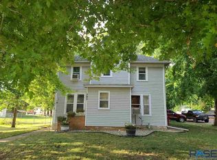 393 E 1st St, Parker, SD 57053