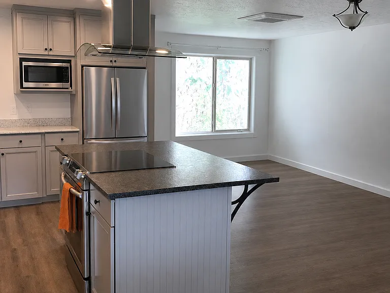 1615 Birchwood Ln — Photo 8