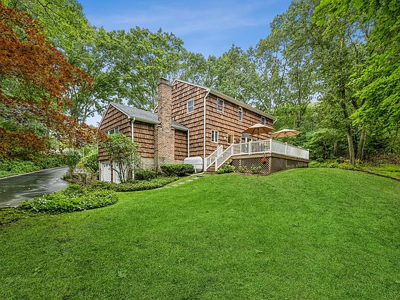 2nd image of 35 Gull Hill Dr