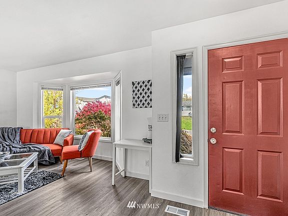 3rd image of 27306 Country Pl NW