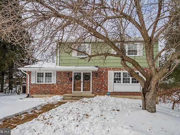 3rd image of 5 Carlton Crest Ct