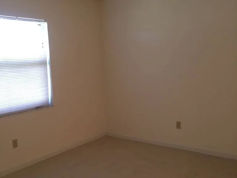 605 Ixoria Ave #20 — Photo 6