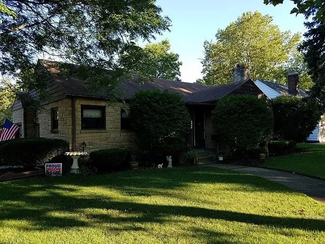 900 Haldemann Ave photo 1