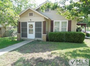 902 W 2nd St, Lampasas, TX 76550