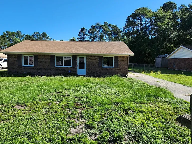 802 Margret Ln — Photo 2