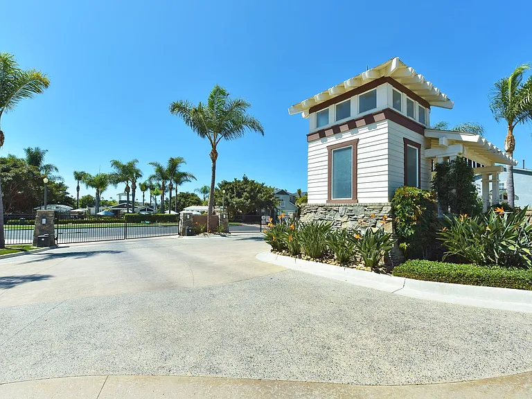 6941 Waters End Dr — Photo 21