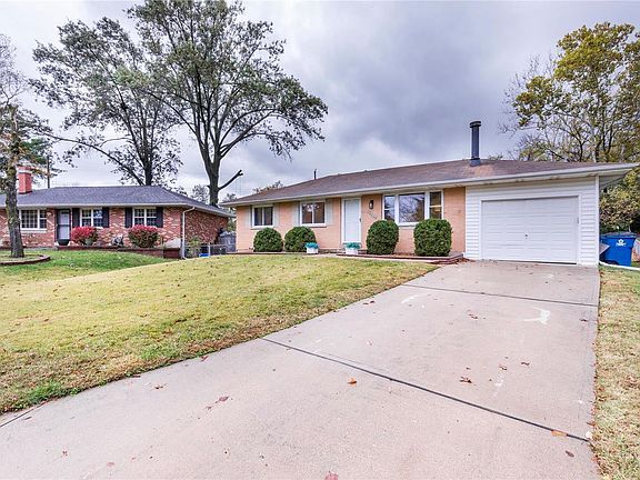 2nd image of 10036 Saint Simon Ct