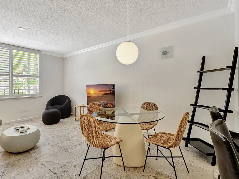 580 Sapodilla Ave #105 — Photo 7