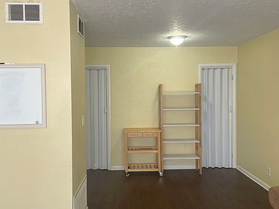 4th image of 2223 Heather Ln #4
