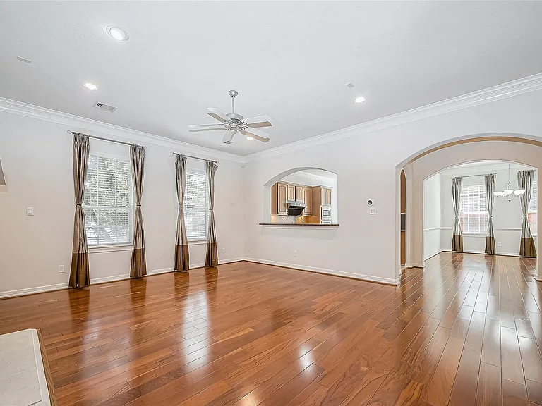 1522 Olive Park — Photo 4