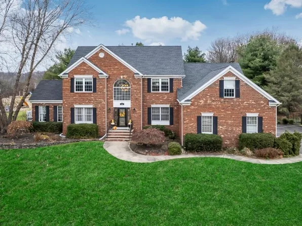 6 Fieldcrest Dr, Mount Olive Twp., NJ 07828