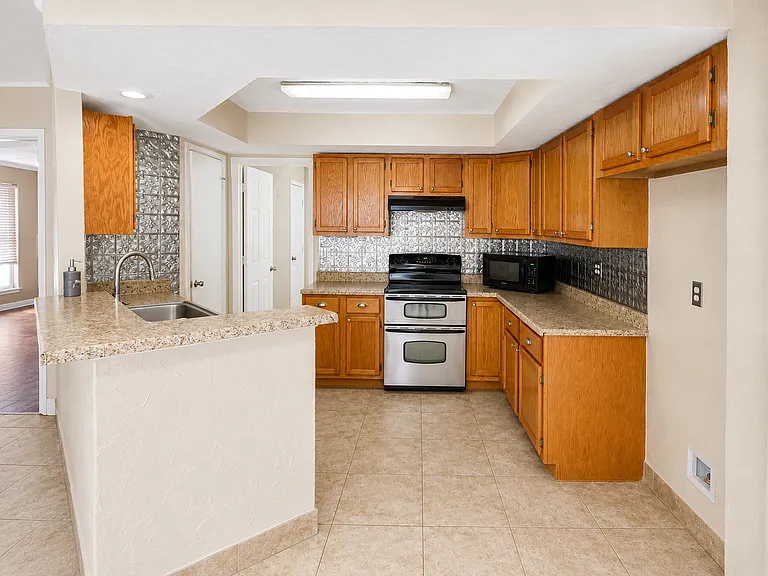 791 Chateau Ln — Photo 6