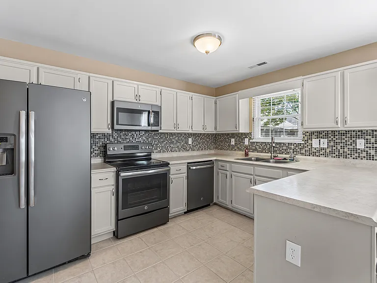 5092 Glenwood Way — Photo 10