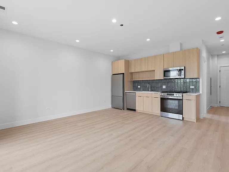 904 W Dakin LLC — Photo 18