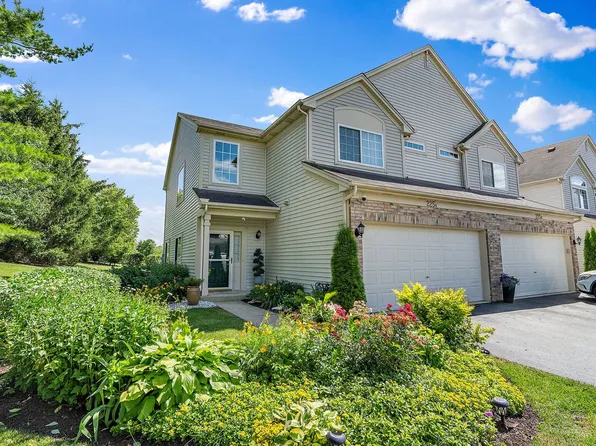 225 Nicole Dr Unit A, South Elgin, IL 60177