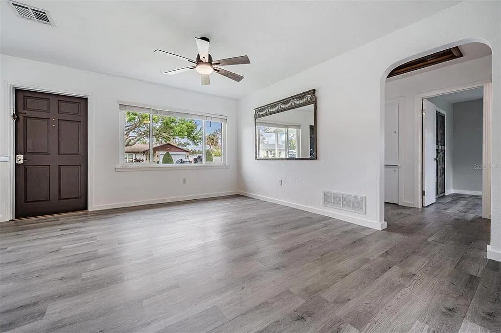 2 bed, 1.0 bath, 996 sqft, $2,300 — Photo 3