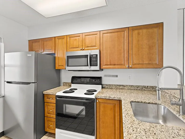 2106 Cypress Bend Dr #506 — Photo 4