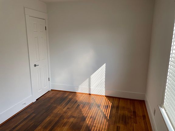 2nd image of 1336 1/2 E Garfield Ave