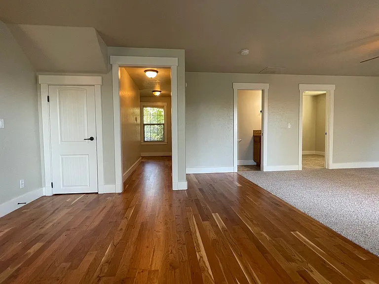 709 N Saddlebrook Way — Photo 2