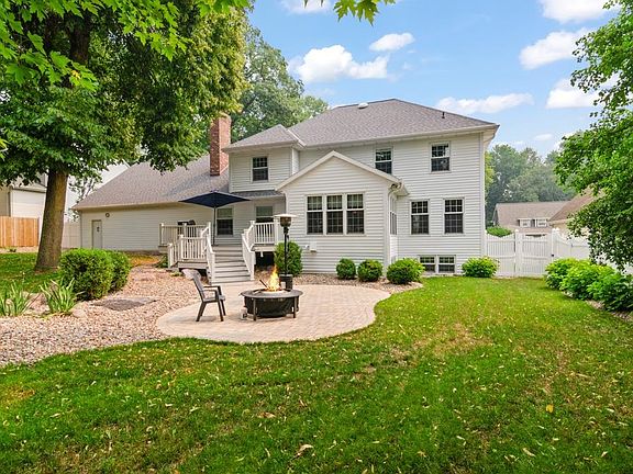 2nd image of 2078 Sandalwood Ct