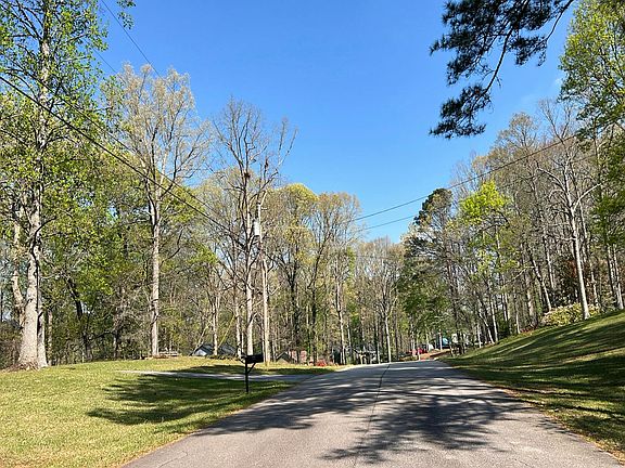 4th image of 311 Woodfield Cir