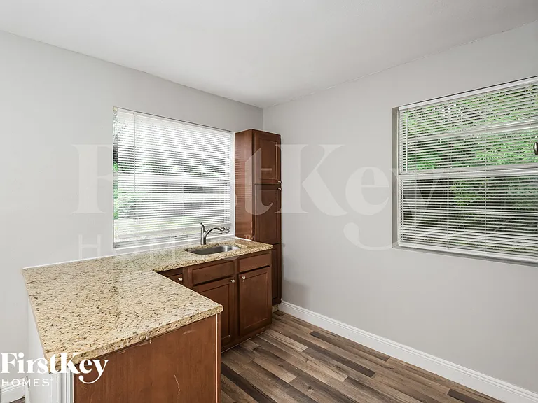 611 Hewett Dr — Photo 9