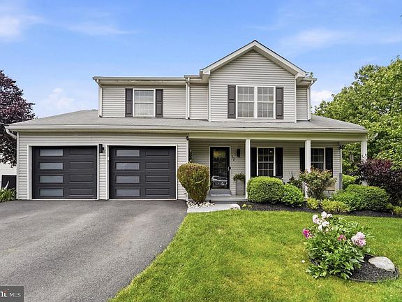3rd image of 12 Byron Way