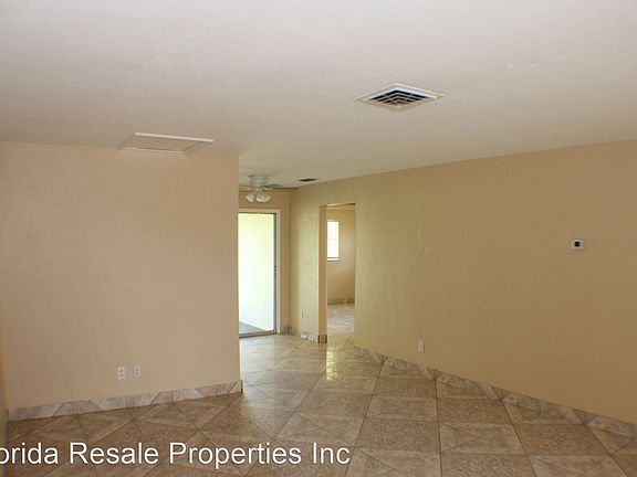 4th image of 607 SE 13th Ter