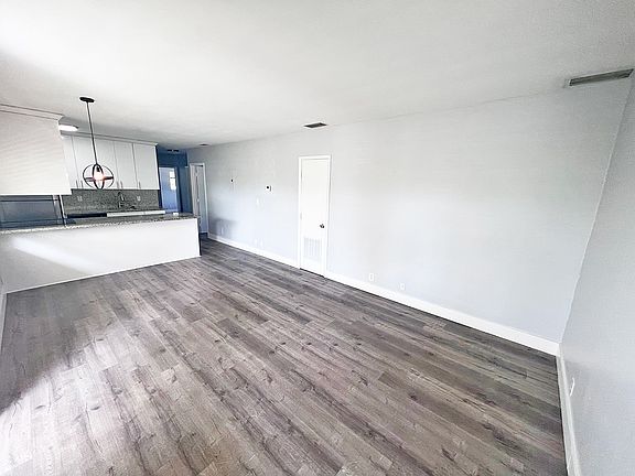 5th image of 312 NE 15th Ave APT 9
