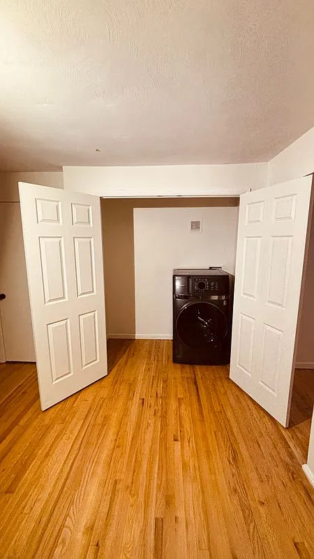 3 bed, 1.0 bath, 1200 sqft, $2,000 — Photo 4