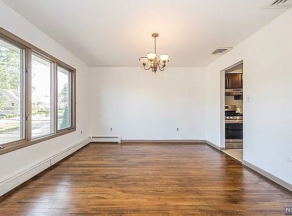 5th image of 754 Greeley Ave