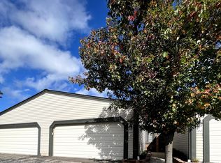 1186 Concord Ct, Northville, MI 48167