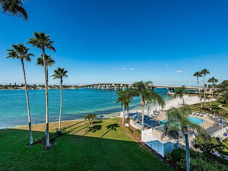 5901 Bahia Del Mar Cir #422 — Photo 1