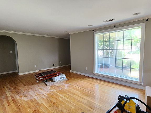 3rd image of 2207 Fordham Dr