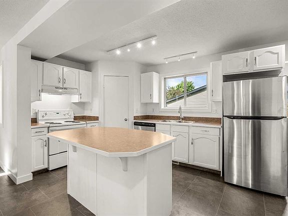 4th image of 223 E Coventry Rd NE