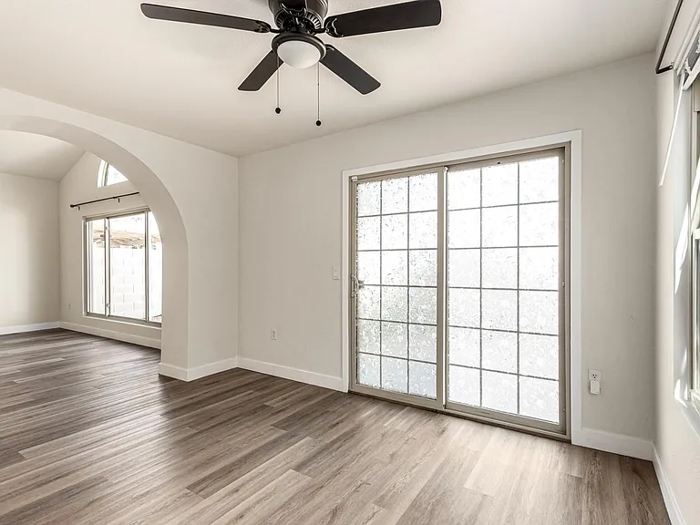 1538 E Laurel Ave — Photo 9