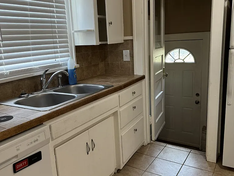 735 S Grove St — Photo 11