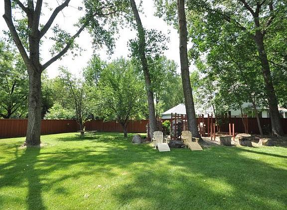 2nd image of 6075 Goldenrod Ln N