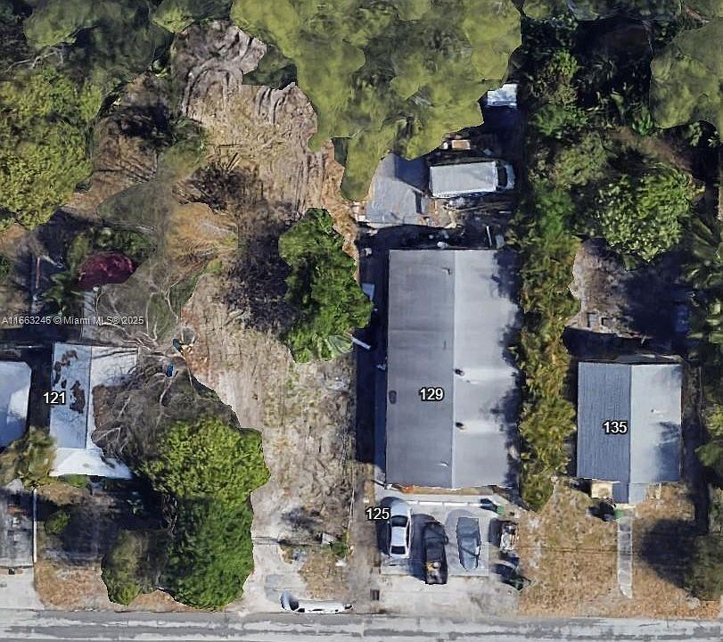 2nd image of 125 SE 4th St