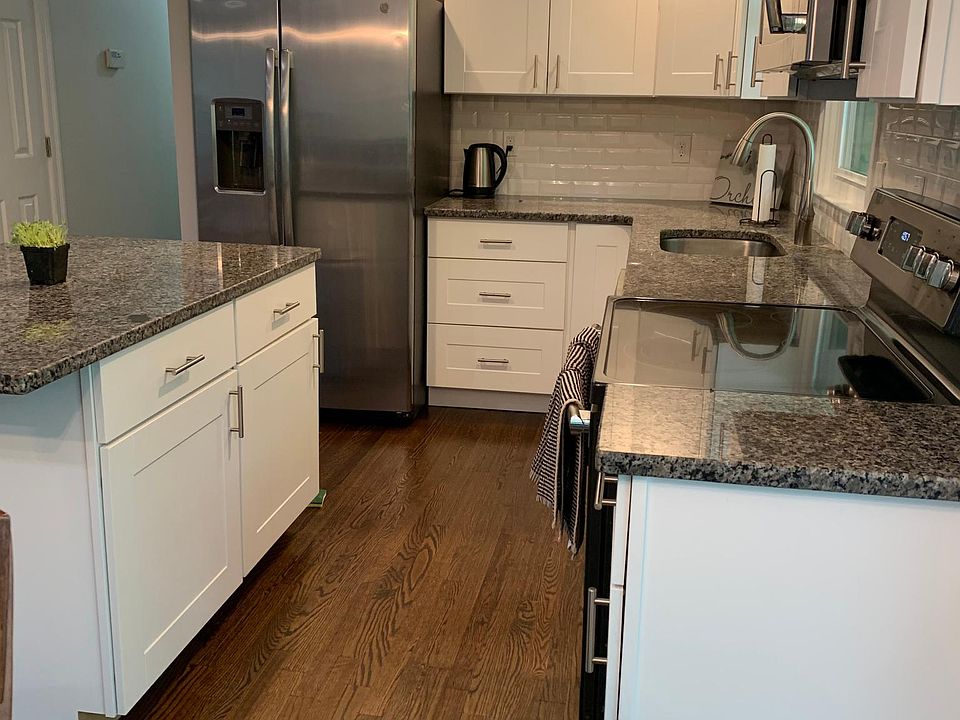 1st image of 8 Florence Dr
