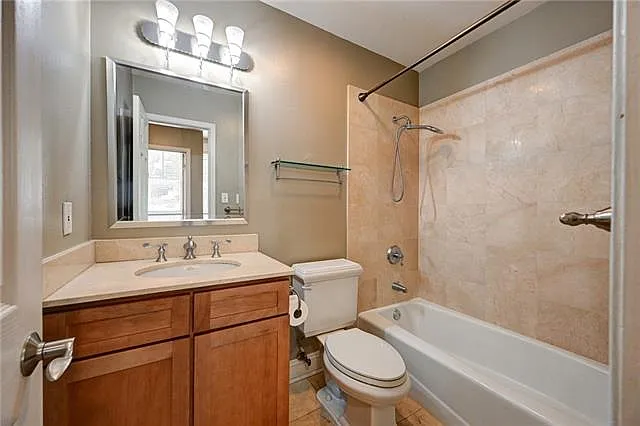 760 Magazine St #111 — Photo 15