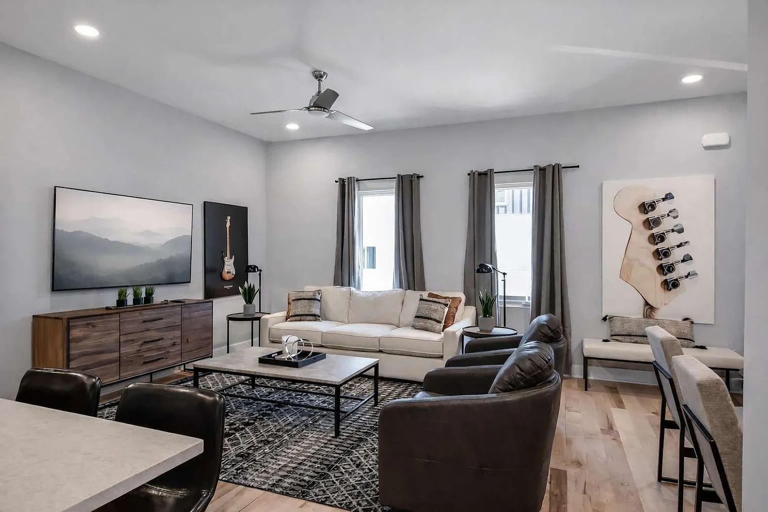 9 bed, 9.0 bath, 4423 sqft, $14,227 — Photo 2